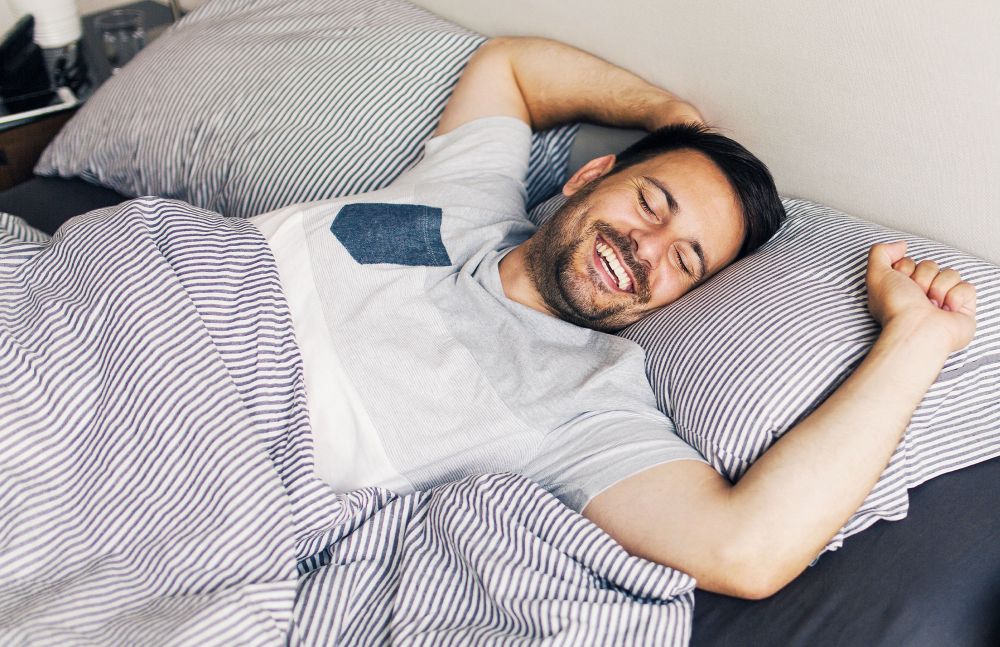 Schlaf ist die beste Medizin – vorausgesetzt, er ist erholsam. Ihre Neuland Apotheken erklären, warum gesunder Schlaf so wichtig ist, wie Sie Schlafprobleme erkennen und was wirklich hilft, wenn die Nacht zur Qual wird.