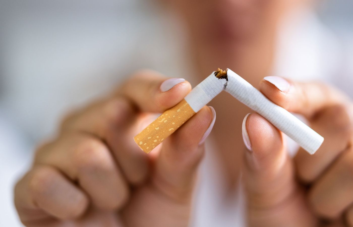 Zerbrochene Zigarette als Symbol fürs Aufhören
